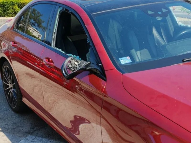 TWO SERBS ATTACKED IN CROATIA: Hooligans smashed up a vehicle with Serbian license plates using clubs!