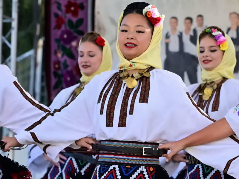 CHINESE GIRL WITH A SERBIAN SOUL: Eli performs with the “Braća Nedić” Cultural and Artistic Society in Osečina and preserves our traditions! (VIDEO)