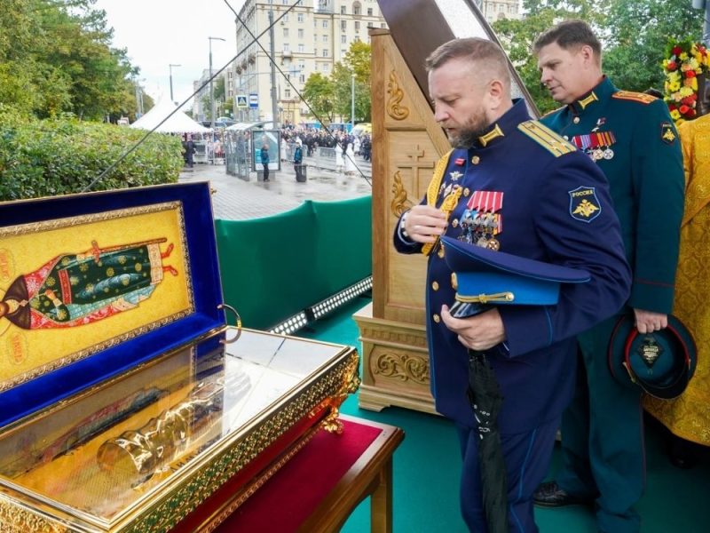 “TO SPIRITUALLY STRENGTHEN THEM AND HELP THEM ACHIEVE VICTORY”: Russian Orthodox Church sends relics of medieval prince to soldiers on the front in Ukraine!