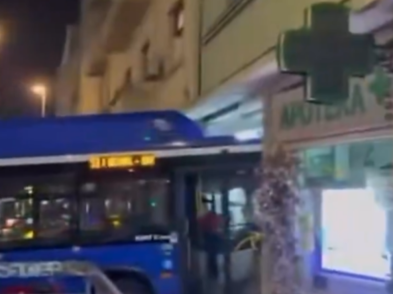 SCENE STRAIGHT OUT OF A MOVIE AT ZELENI VENAC: Bus crossed four lanes, crashed into taxis and slammed into a building – five injured!