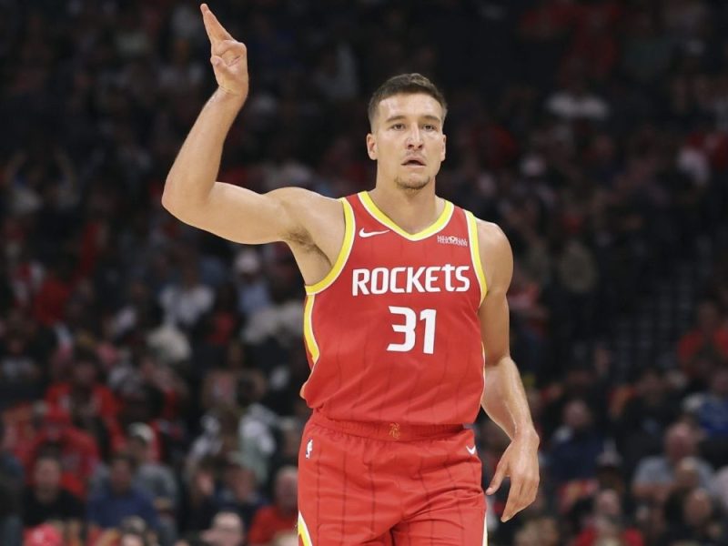 BOGDANOVIĆ RECORDS FIRST WIN IN A HOUSTON JERSEY: Serbian ace and the Rockets crush Dallas in NBA season opener! (VIDEO)