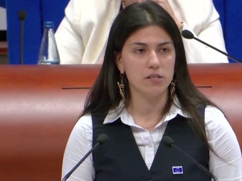 “NOW YOU WILL HEAR HOW PROTESTS IN ONE COUNTRY MANAGED TO WIN”: Serbian Student Delivers Speech That Gets the Entire European Congress to Stand Up and Applaud! (VIDEO)