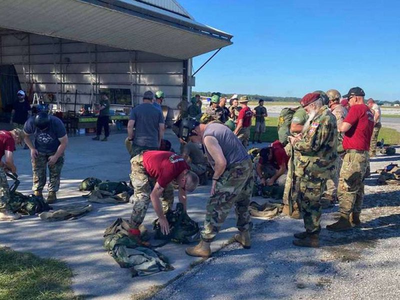 FLORIDA: Serbian bishop introduces Americans to the secrets of Serbian parachuting!