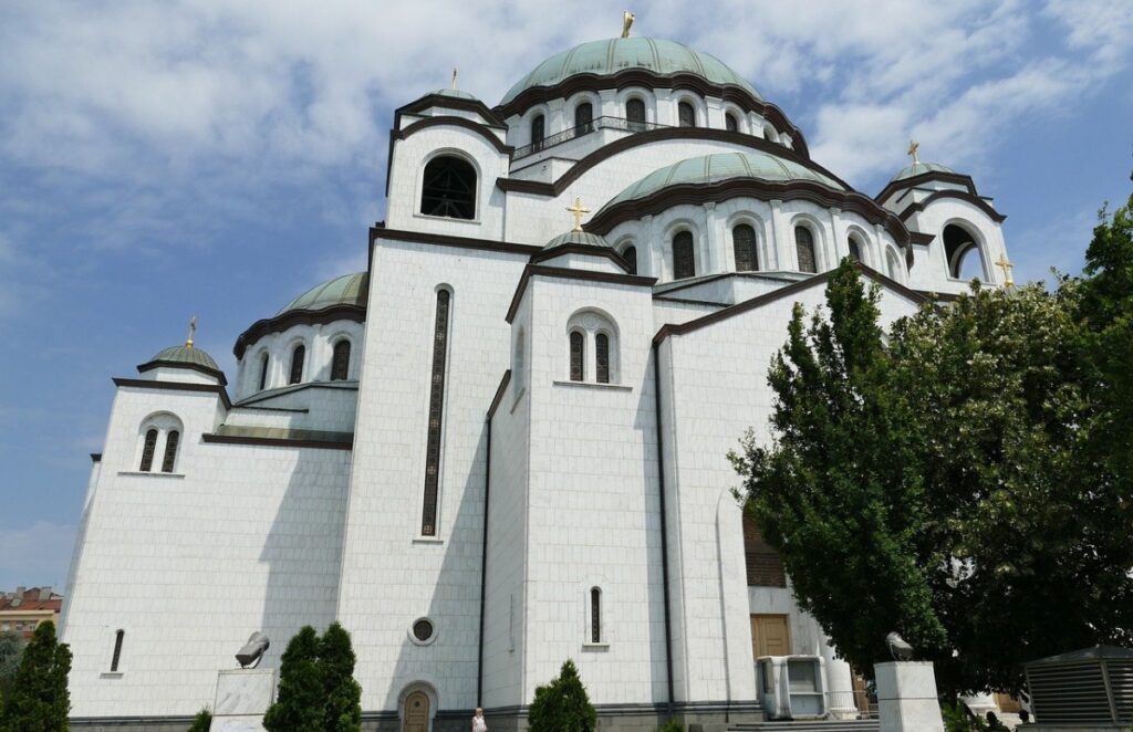 NA STOLU BROJNA VAŽNA PITANJA: Liturgijom u hramu Svetog Save počelo zasedanje Sabora Srpske pravoslavne crkve!