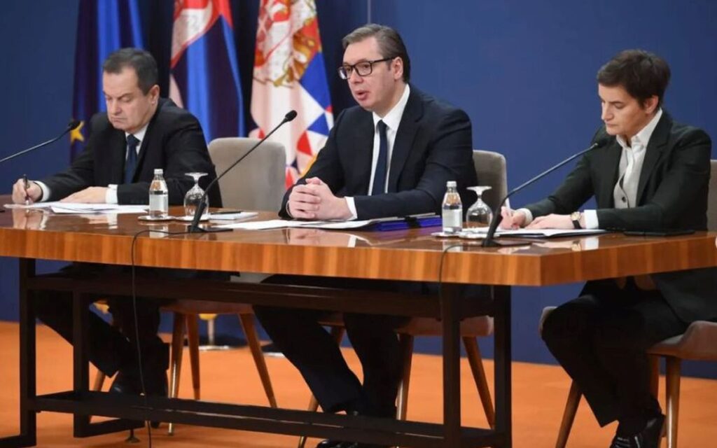 „DAČIĆ IDE KOD BLOKADERA“: Tabloidi bliski vlasti žestoko kritikuju ministra policije, čeka se obraćanje Vučića!