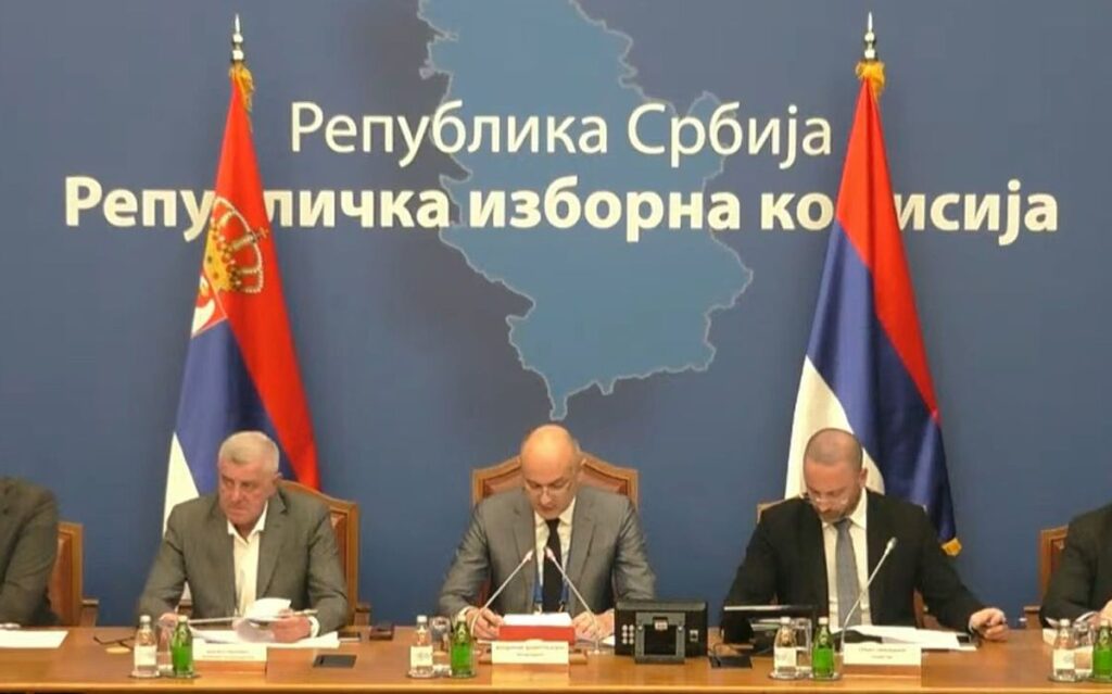 SKANDALOZNA ODLUKA REPUBLIČKE IZBORNE KOMISIJE: Američka dijaspora će na birališta iza ponoći, nisu otvorena biračka mesta gde god su procenili da će SNS izgubiti!