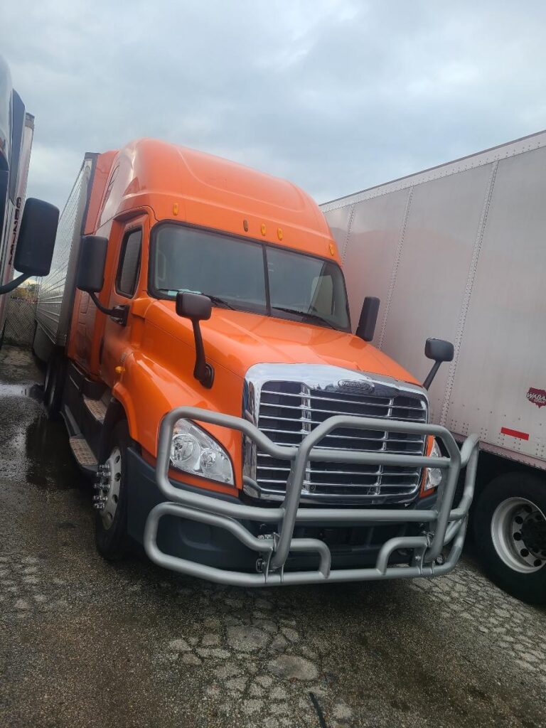 TRUCKING KOMPANIJA NA PRODAJU, ČIKAGO Osam kamiona sa vozačima, šest