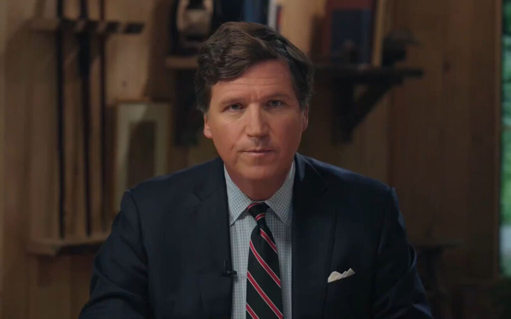 PROIZRAELSKE GRUPE UDARILE NA SLAVNOG VODITELJA: Taker Karlson proglašen za „antisemitu godine“!