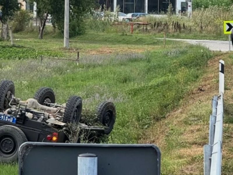 TEŠKA SAOBRAĆAJNA NESREĆA KOD KNIĆA: Prevrnulo se vozilo Žandarmerije, tri osobe povređene!