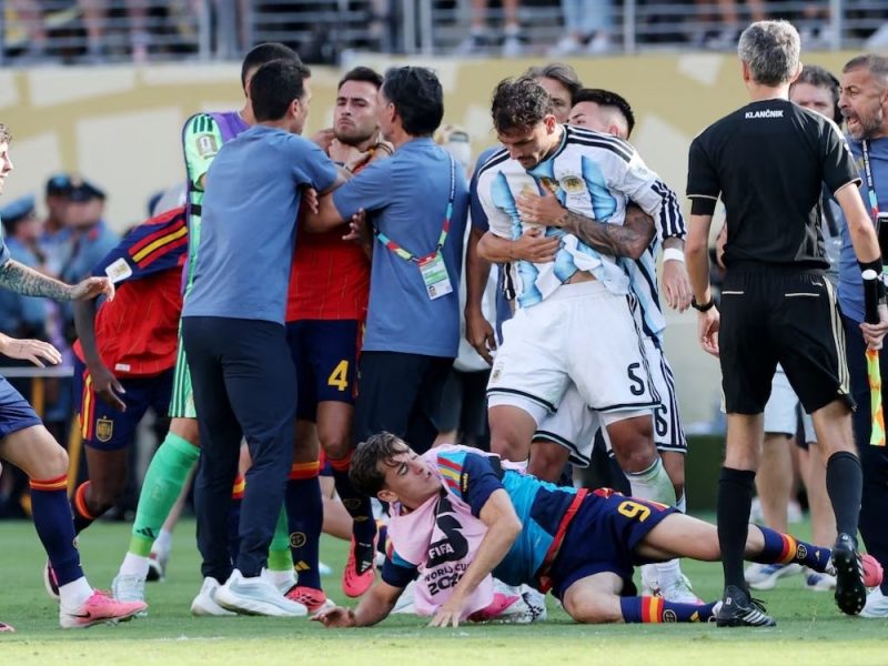 FIFA KONAČNO REAGOVALA: Pokrenuta istraga protiv Argentine zbog provokacija i tuče posle finala Mundijala!