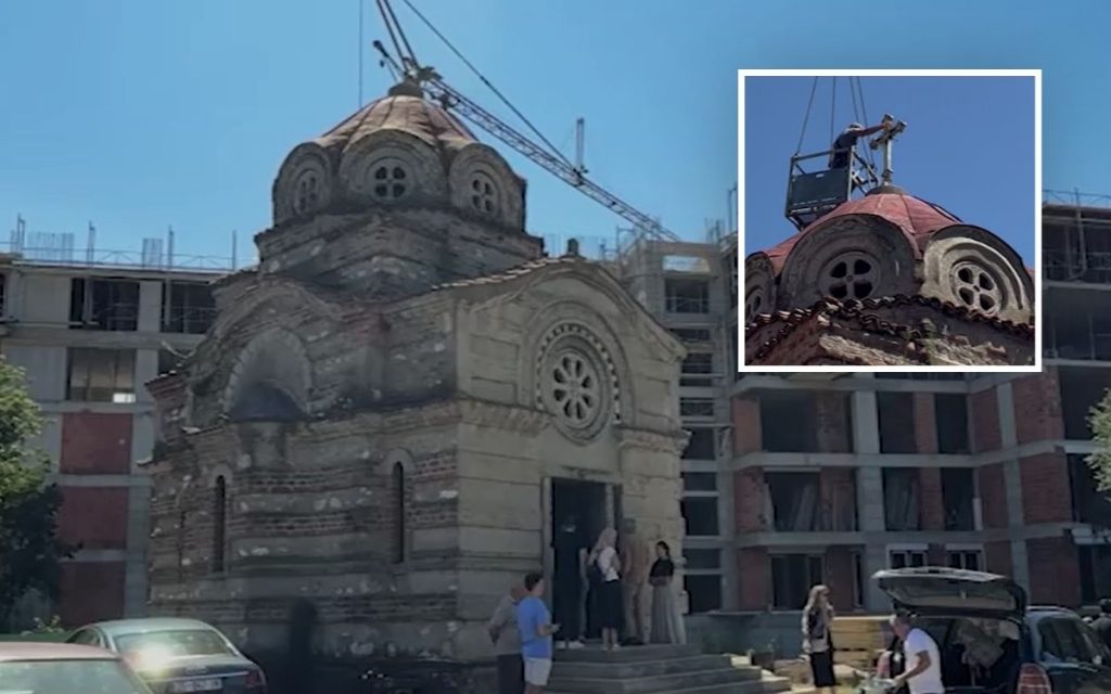 NOVI KRST NA CRKVI U KAČANIKU: Vernici obnovili svetinju u mestu u kojem Srba nema od 1999. godine!