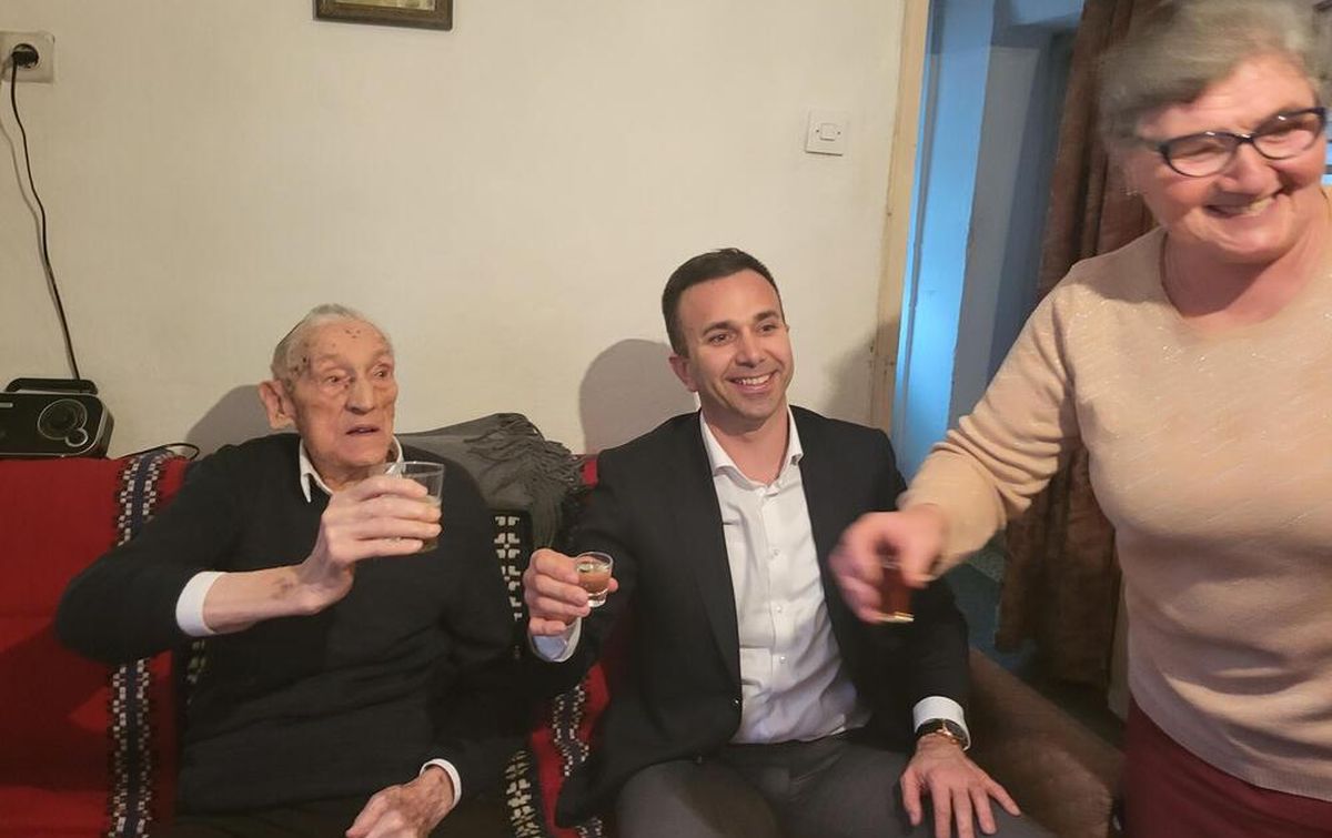 deda Jordan sa predsednikom opštine Mionica/OPŠTINA MIONICA/Kurir