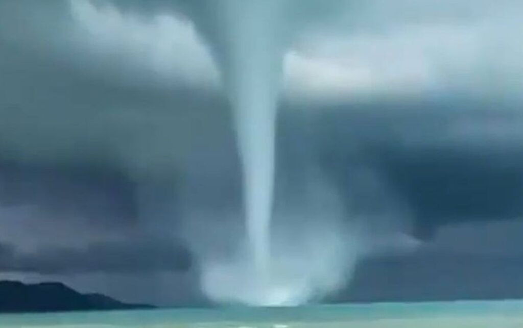 Vodeni tornado, morska pijavica, Crna Gora, Printskrin: Ruptly.tv