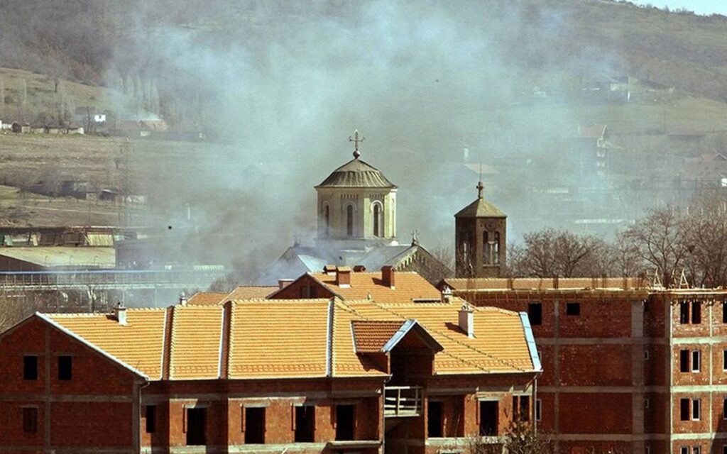 DA SE NE ZABORAVI: U martovskom pogromu na Kosovu i Metohiji stradalo je 16 Srba, a proterane su hiljade!