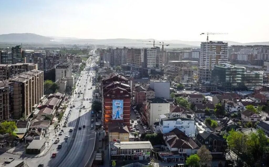 KOSOVO POČELO PRIJEM DEPORTOVANIH IZ AMERIKE: Prva dva proterana migranta stigla u Prištinu!