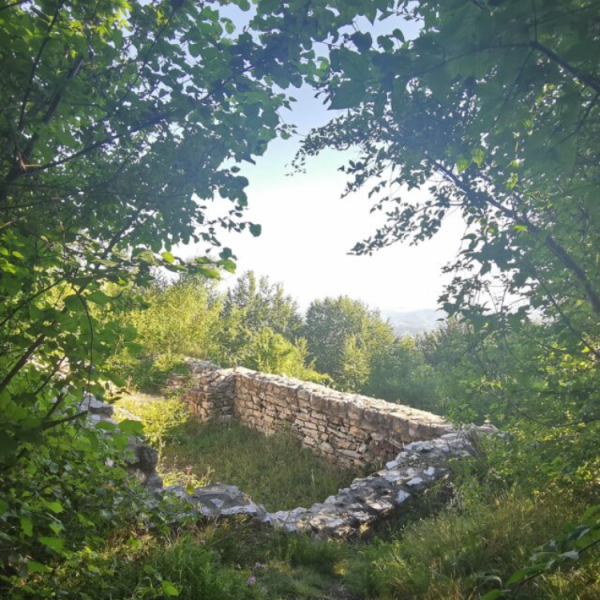 CARIGRADU OSTAVIO AJA SOFIJU, A ČAČKU VELELEPNO UTVRĐENJE: Ostaci grada cara Justinijana Velikog na srpskoj planini (FOTO)