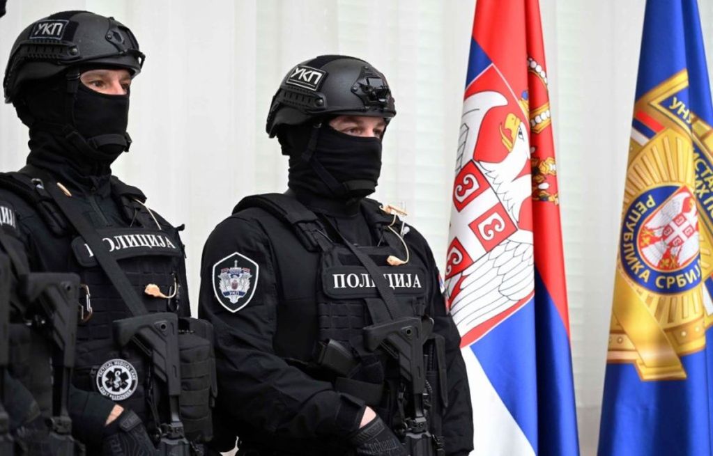 POLICIJA UPALA U ZGRADU REKTORATA: Istražuju smrt 25-godišnje studentkinje, traže „nepravilnosti i neobezbeđene ulaze“!