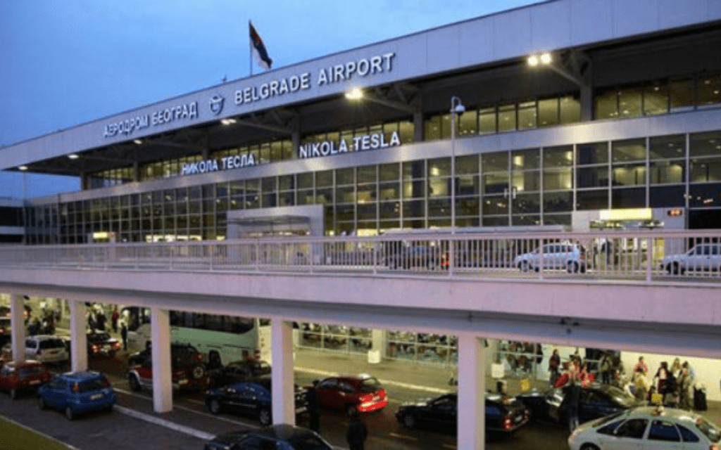 VANDALIZAM NA AERODROMU NIKOLA TESLA: Nepoznata osoba oštetila rampe nakon što je ubrizgala pur penu!