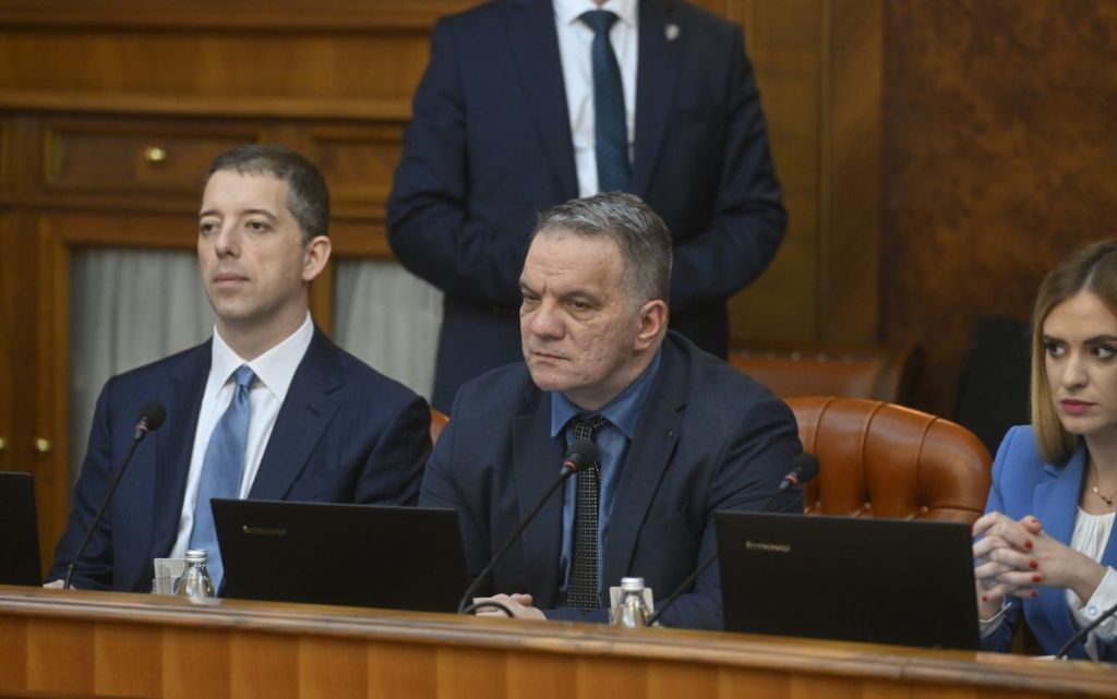 MINISTAR DŽELAT RADI PUNOM PAROM! Stanković nastavlja da deli otkaze profesorima i u predizbornoj kampanji!