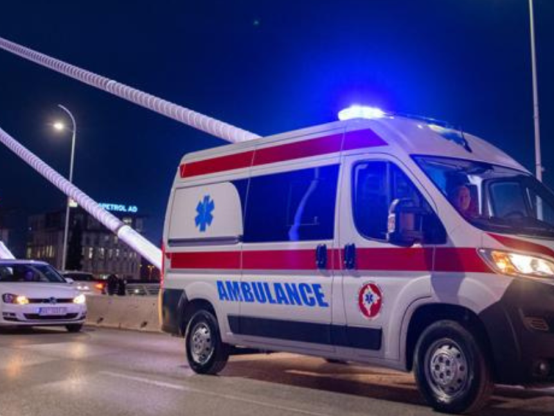 POKUŠAJ UBISTVA U LUCI BEOGRAD: Dva mlađa muškarca izbodena nožem, hitno prebačeni u bolnicu!