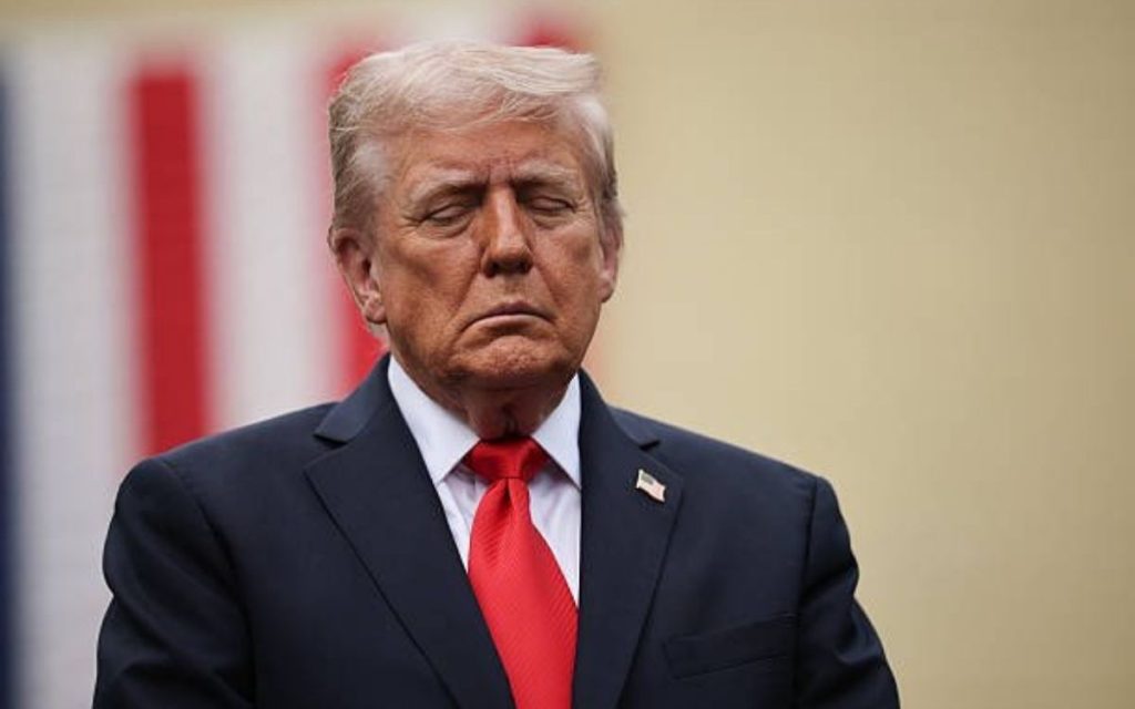 „OVO JE APSOLUTNO SULUDO“: Donald Tramp na udaru kritika zbog psovki u objavi kojom preti Iranu!