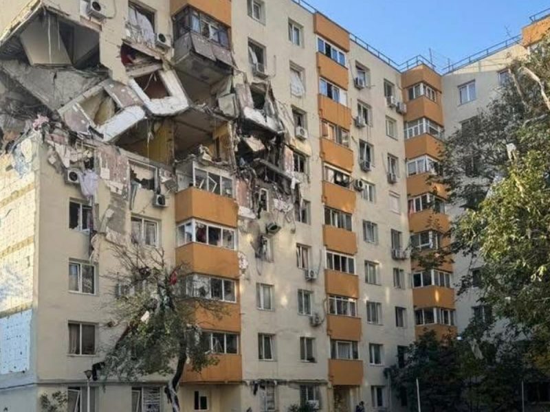 UŽAS U BUKUREŠTU: Eksplozija raznela čitav zid u stambenoj zgradi, najmanje tri osobe poginule!