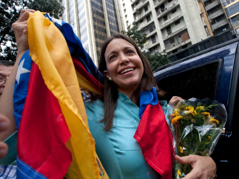 „PODELILA BIH NOBELOVU NAGRADU SA TRAMPOM“: Liderka opozicije u Venecueli podržala američku intervenciju, traži povratak u zemlju!