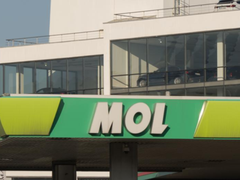 OGLASIO SE MOL POVODOM NIS-A: Kupuje 56,15 odsto akcija, poznato kada će biti realizovana transakcija!