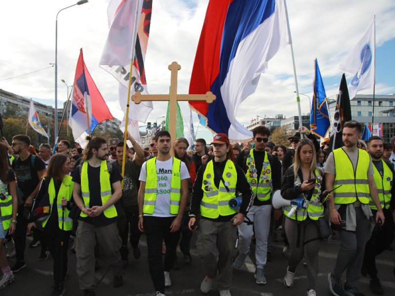 „DOLAZIMO DO VAŠIH VRATA“: Studenti će deset dana obilaziti građane i razgovarati sa njima!