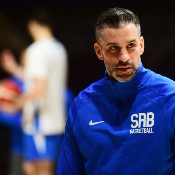 „FABRIKA ZA TALENTE I DALJE RADI U SRBIJI“: Alimpijević iskreno o reprezentaciji i porukama Jokića i Bogdanovića! (VIDEO)