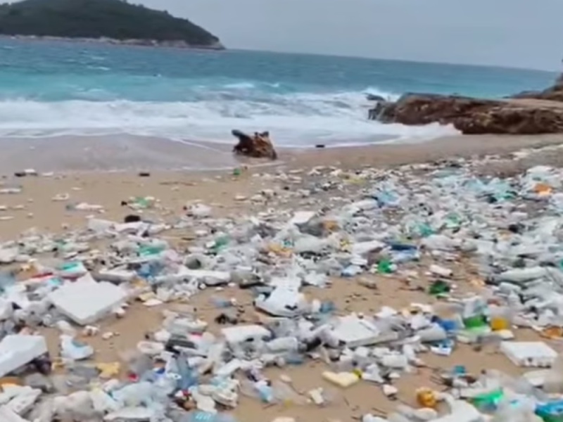 MORE DONOSI SMEĆE IZ ALBANIJE: Stara gradska luka u Dubrovniku zatrpana plastikom! (VIDEO)