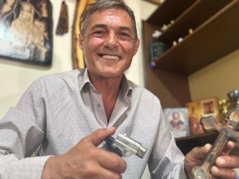 VEŠTAČKA INTELIGENCIJA OVO NE MOŽE: Milovan iz Bapskog polja je pirograf, rukama pravi neverovatna umetnička dela!