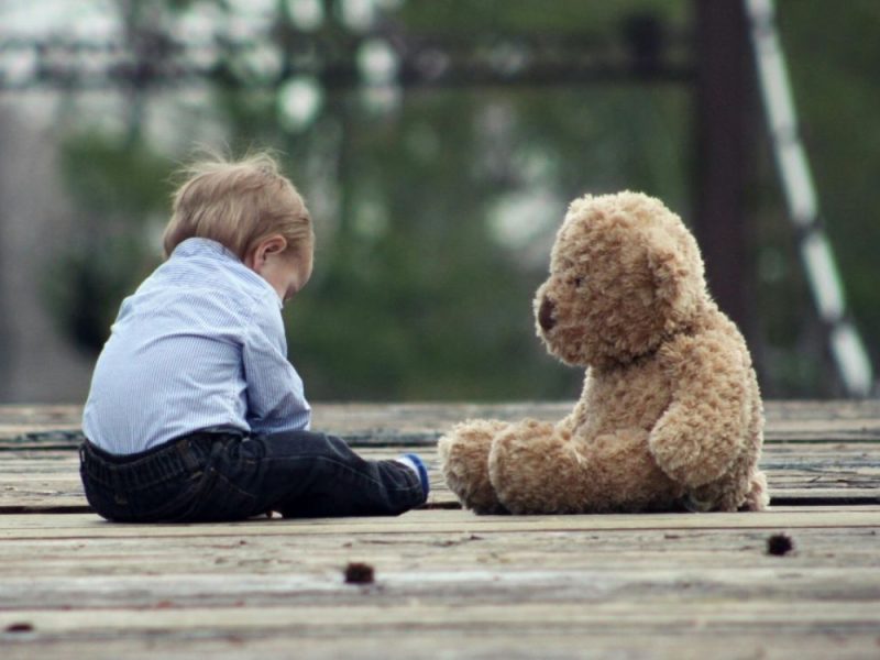 IGRAČKE SA VEŠTAČKOM INTELIGENCIJOM RAZBESNELE AMERIKU: Šire kinesku propagandu i daju deci opasna uputstva!