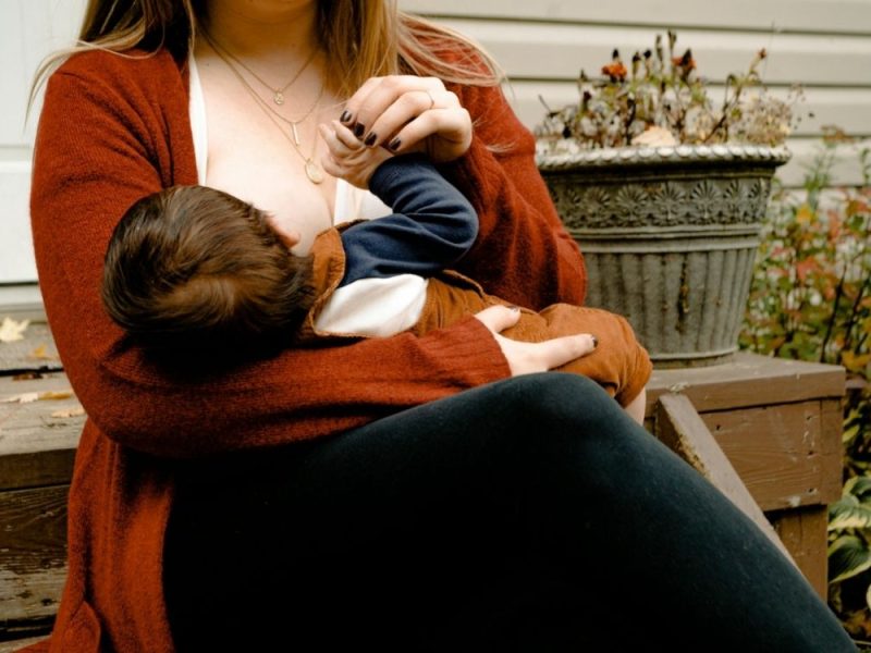 DIVNA VEST ZA MAJKE U ČIKAGU: Novi zakon osigurao plaćene pauze za dojilje u celom Ilinoisu!