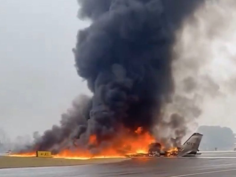 SRUŠIO SE AVION U SEVERNOJ KAROLINI: Strahuje se da nema preživelih, plamen progutao letelicu! (VIDEO)