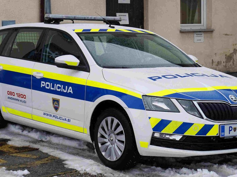 DRAMA U SLOVENIJI: Policija jurila vozača iz Srbije, on zaustavio kola, počeo da beži pešice, pa podleteo pod auto i poginuo! (FOTO)