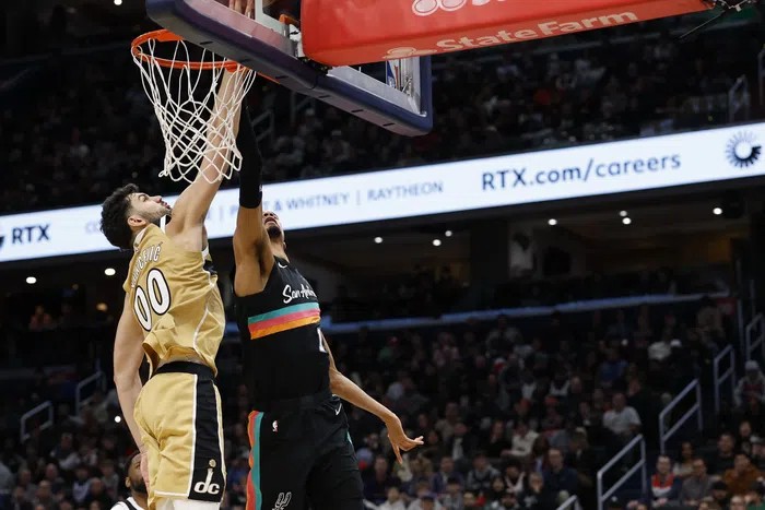 AUUU, KAKVU „BANANU“ JE TRISTAN ZALEPIO VEMBIJU! Vukčević blokirao najboljeg blokadera NBA lige, Francuz više nije nedodirljiv! (VIDEO)