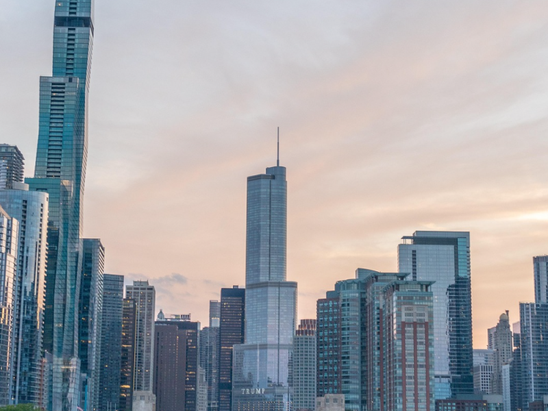 PROMENE ZAKONA U ILINOISU: Strožija pravila za oružje, policiju, imigrante i nova prava u zdravstvenom sistemu!