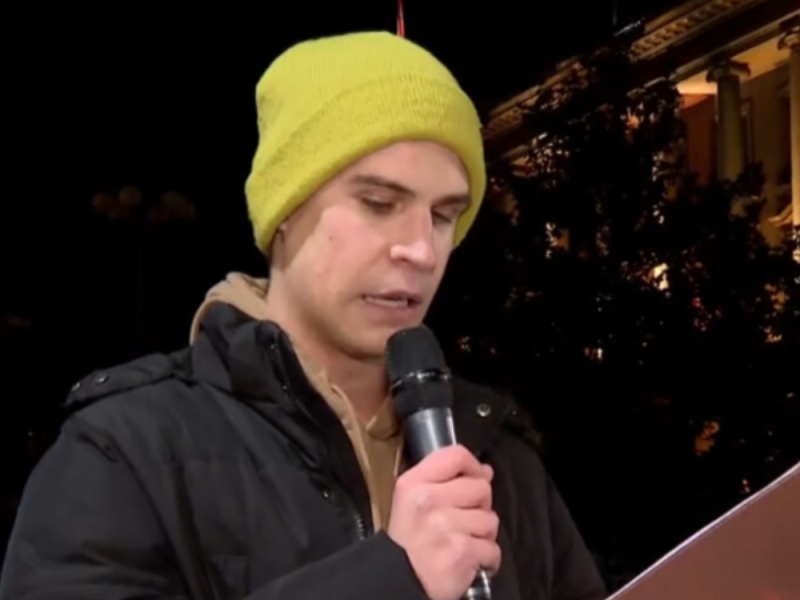 STUDENTI NA ANDRIĆEVOM VENCU PORUČILI VUČIĆU: „Predsedniče, narod vas ne želi, raspišite izbore!“ (VIDEO)