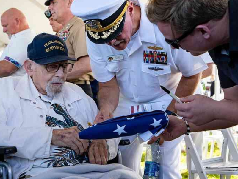JEDAN OD POSLEDNJIH PREŽIVELIH SA PERL HARBORA: Veteran američke mornarice iz Drugog svetskog rata preminuo u 105. godini!
