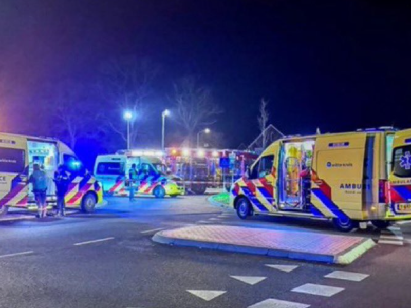 TRAGEDIJA NA BOŽIĆNOJ PARADI U HOLANDIJI: Najmanje deset osoba povređeno kada je automobil uleteo u grupu ljudi! (VIDEO)