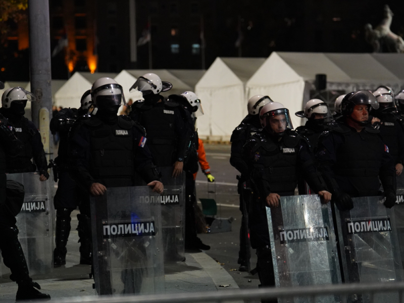 BOŽIĆNI „ĆACILEND“: Vučić predložio doček među šatorima ispred Skupštine!