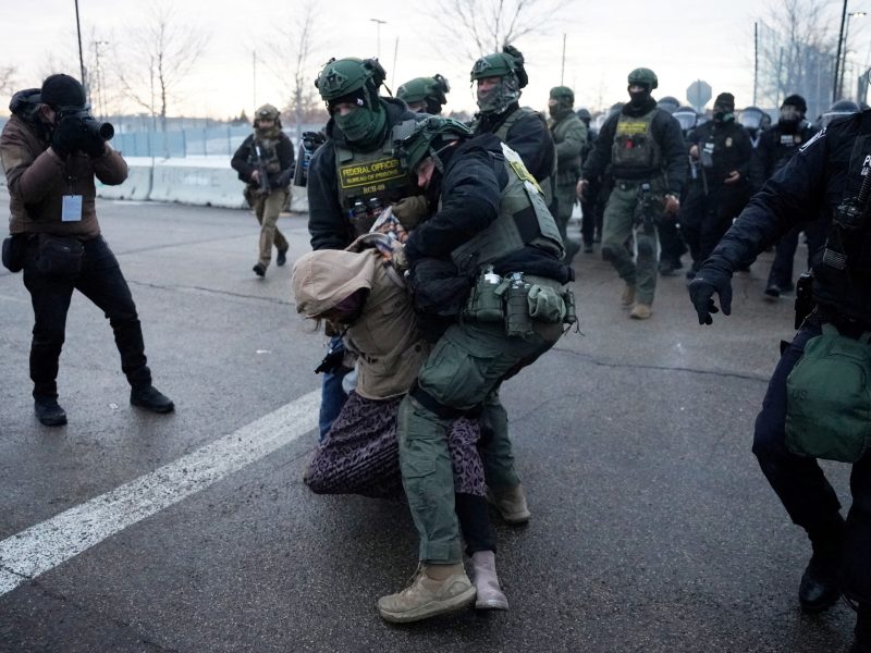 SITUACIJA IZMIČE KONTROLI: Tramp planira da aktivira Zakon o pobuni zbog Mineapolisa, šalje vojsku na svoje građane!