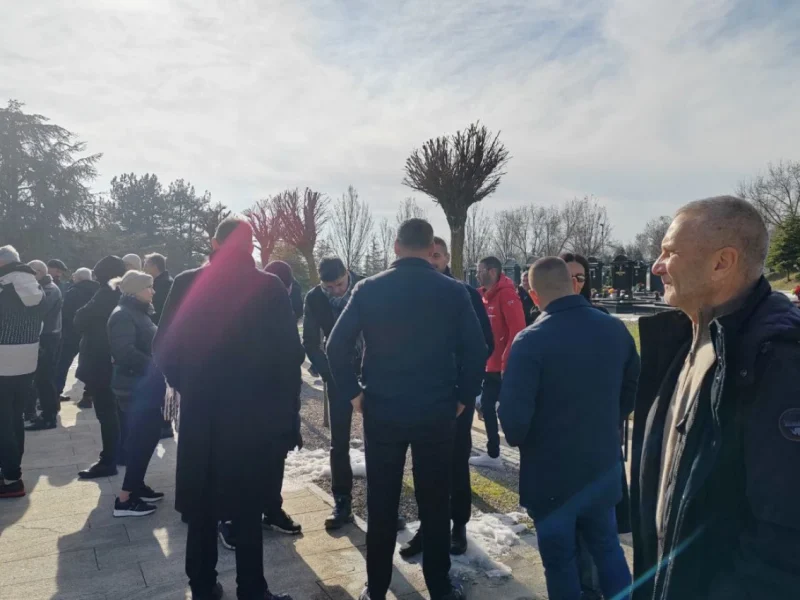 SAHRANJEN BRAT NEMANJE VIDIĆA: Bivši saigrači uz slavnog fudbalera u teškom trenutku!