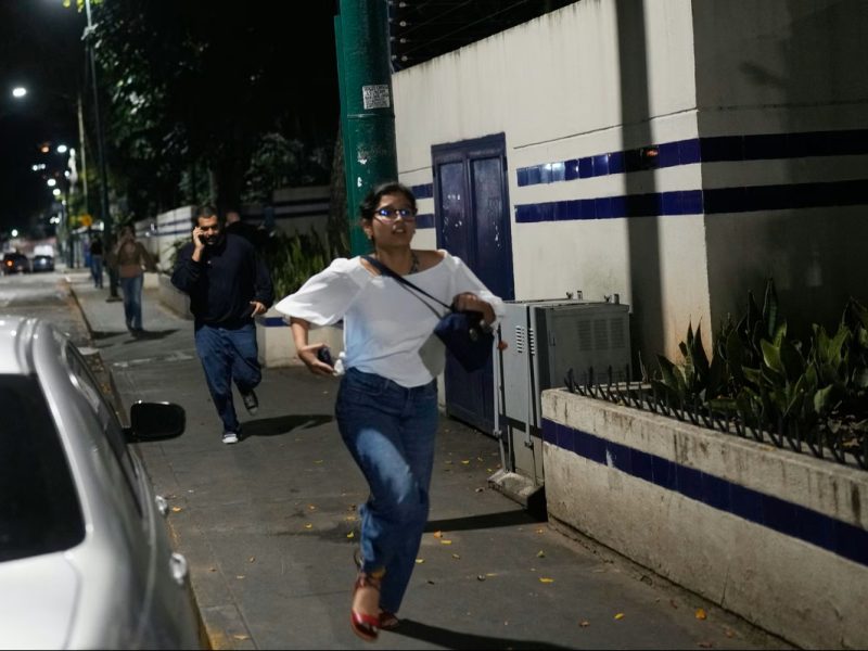 EKSKLUZIVNI SNIMCI: Madura uhapsila jedinica „Delta fors“, čije postojanje SAD nikad nisu potvrdile! Evo kako su tenkovi upali u predsedničku palatu (VIDEO)