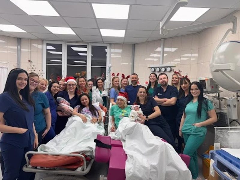 PRVO PA MUŠKO – I TO DUPLO! Prve bebe u 2026 su dva dečaka u Beogradu, na svet stigla sekund po ponoći! A onda im se pridružila i devojčica! (FOTO GALERIJA)