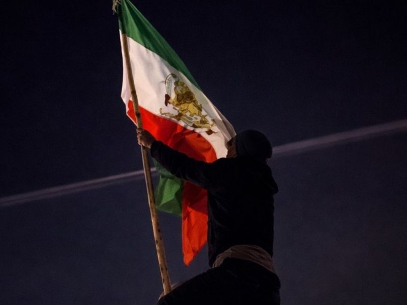 GORI NA ULICAMA ŠIROM IRANA: Vrhovni vođa optužuje Ameriku za nerede, narod sve jače traži smenu režima! (VIDEO)