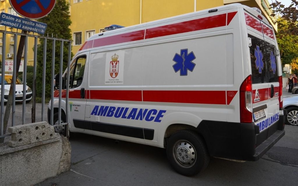 AUTOBUSKO STAJALIŠTE PALO NA DETE: Dečak iz Mladenovca (12) primljen u bolnicu sa teškim povredama!