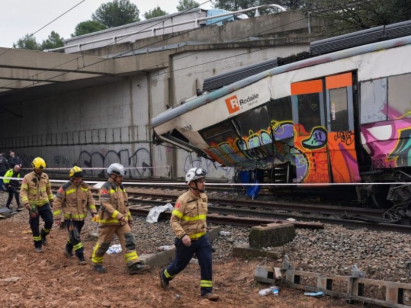 TREĆA ŽELEZNIČKA NESREĆA U NEDELJU DANA: Voz se sudario sa građevinskom dizalicom u Španiji, ima povređenih!