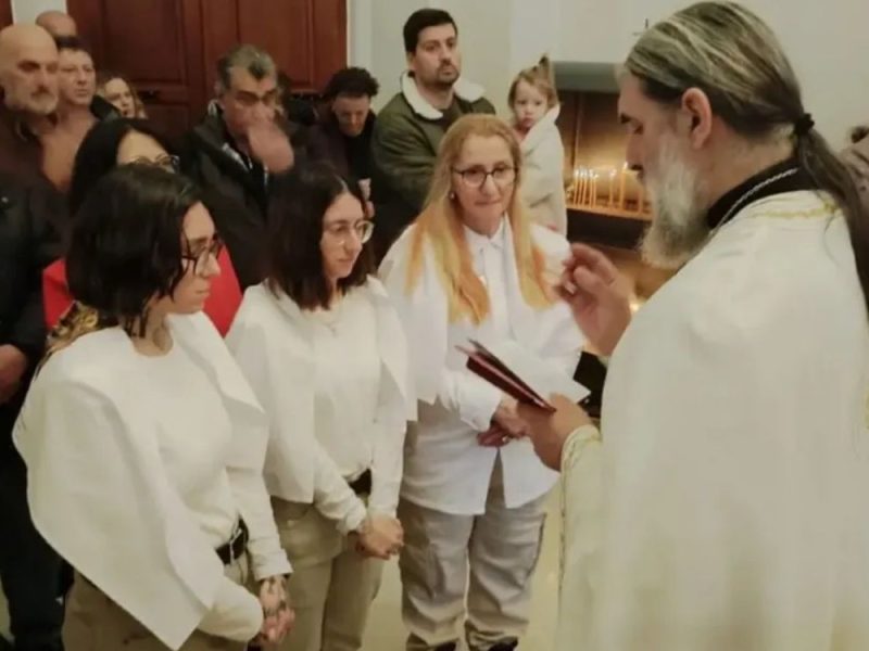 ZALJUBILE SE PRAVOSLAVLJE: Dve ćerke i majka iz Turske se krstile u Trebinju, evo koja imena su uzele!